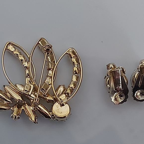 Aurora Borealis Brooch and Clip Earrings, Sparkling Rhinestone Brooch - Picture 5 of 5